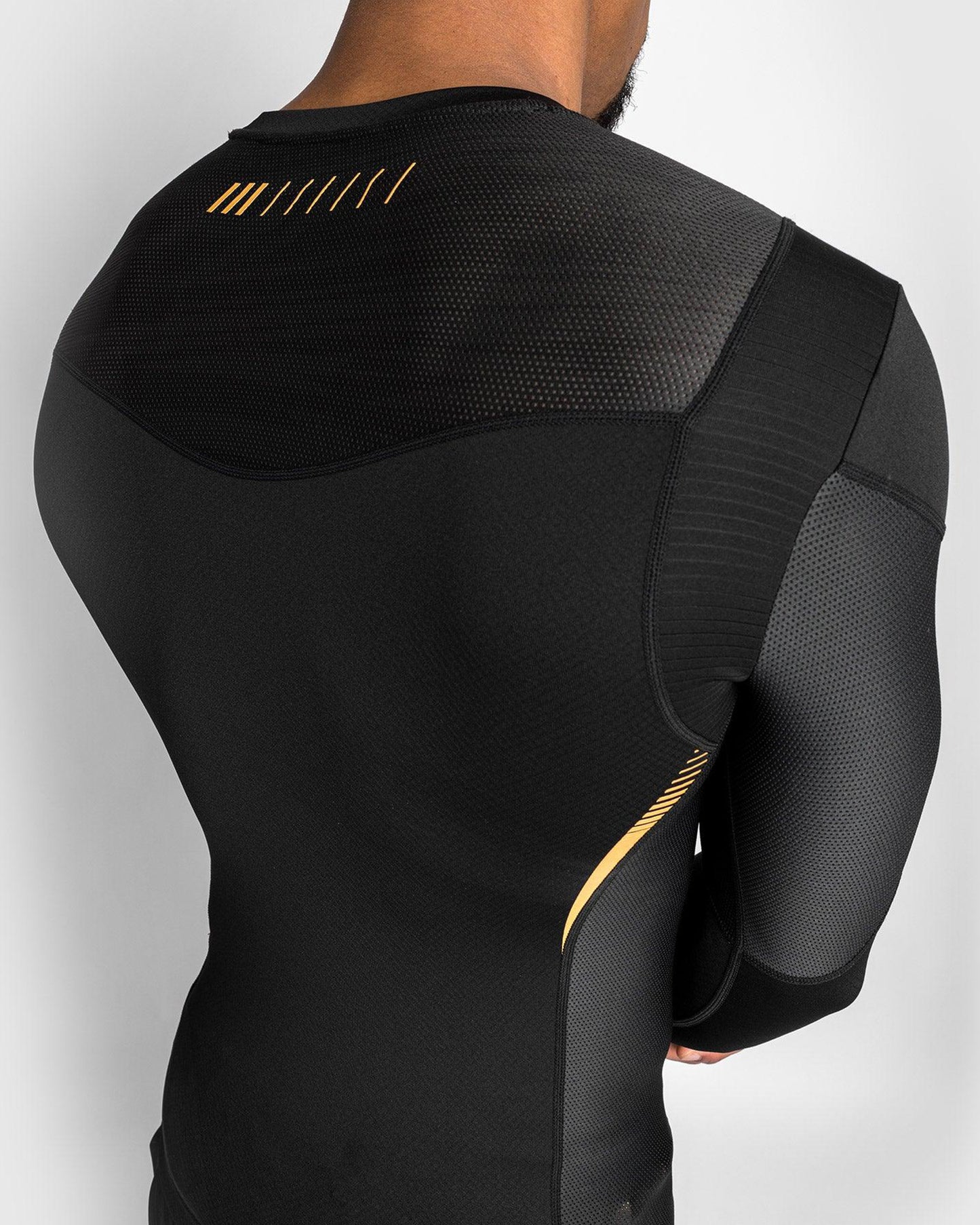 Venum Tempest 2.0 Rashguard Long Sleeves - Black/Gold